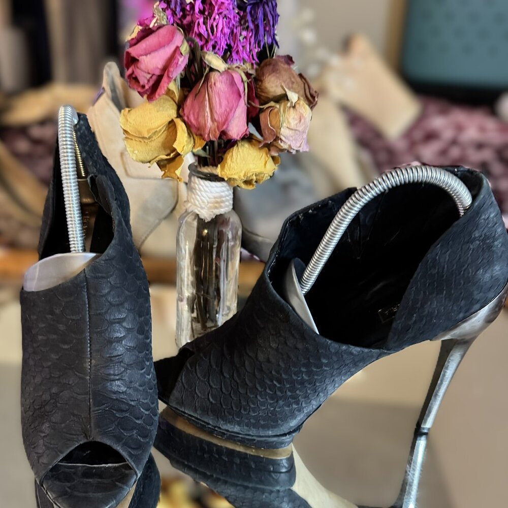 BCBGMAXAZRIA BlacSnake Print Peep-Toe Boot — Metal Heel, Vaulted Glam, Rare Find